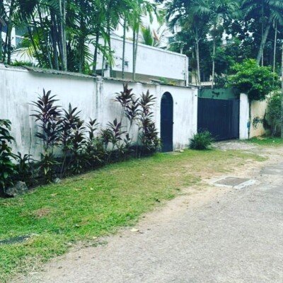 Rectangular-shaped block of flat land bordering a 25 ft