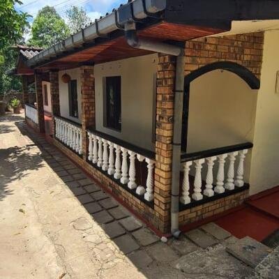 HOUSE FOR SALE IN BANDARAWELA!
