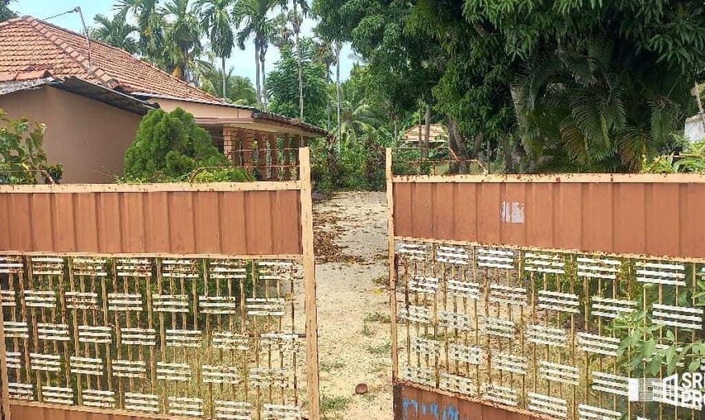3 bedroom house for sale on 11 acres of land in Meesalai Puthur Junction Vembrai-2