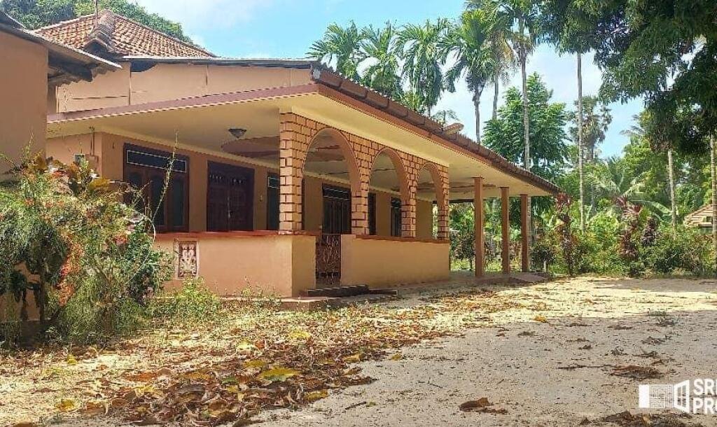 3 bedroom house for sale on 11 acres of land in Meesalai Puthur Junction Vembrai-3