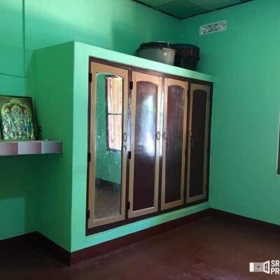 House with 6 rooms for sale near Nelliadi Malusandi on 4 acres of land.