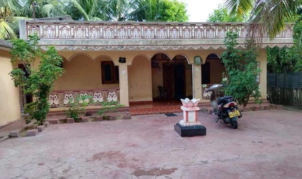 3 bedroom house for sale situated on 4 acres of land 1 km from Suzhipuram Post Office.-4