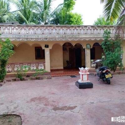 3 bedroom house for sale situated on 4 acres of land 1 km from Suzhipuram Post Office.