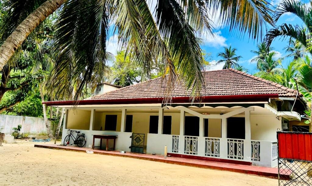 2nd house for sale from Navatkuli main road Jaffna-1