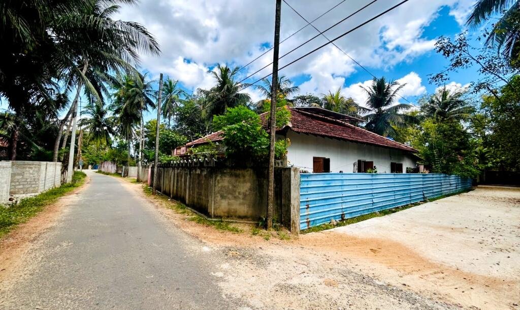 2nd house for sale from Navatkuli main road Jaffna-3
